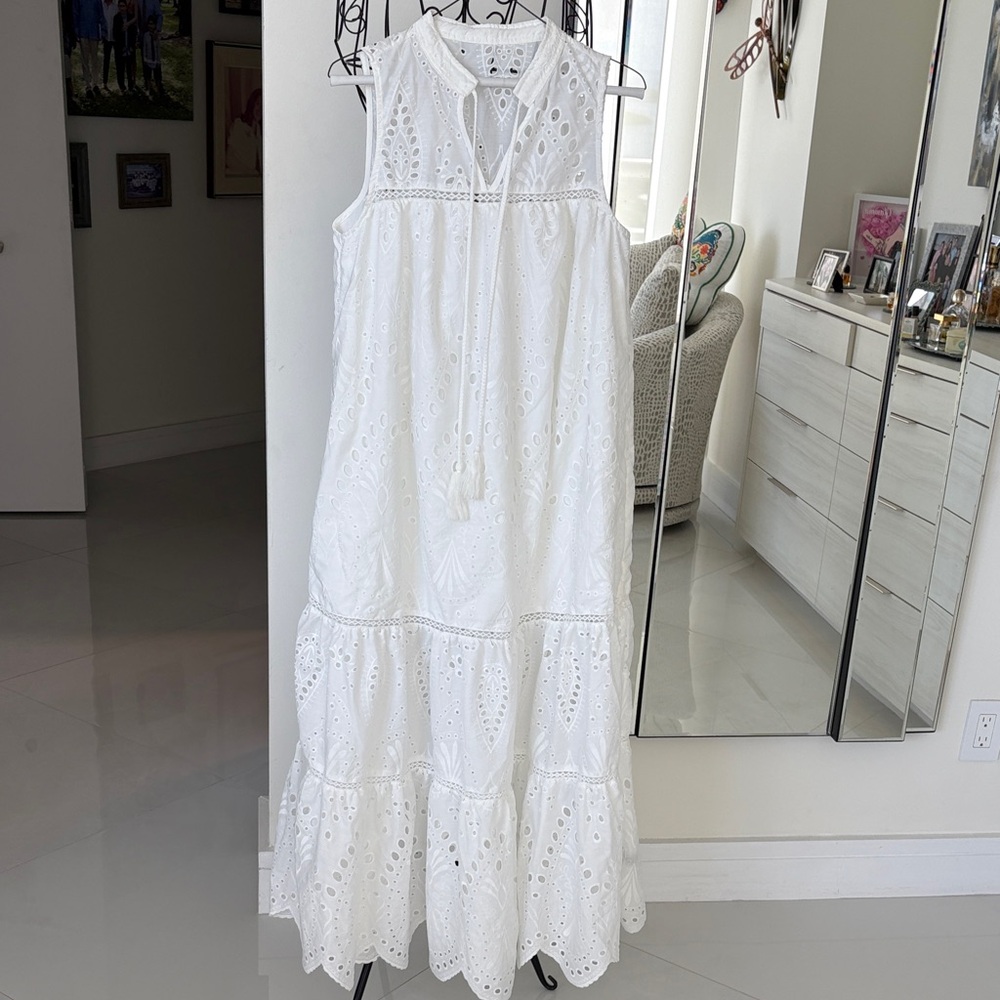 Chic White Sleeveless Maxi Dress